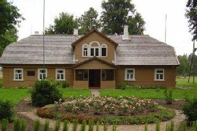 Akmenės rajone bus tvarkoma Lazdynų Pelėdos tėviškės dvaro sodyba