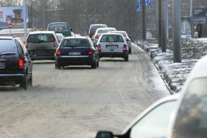 Susidūrus dviem automobiliams sužalota 19-metė mergina