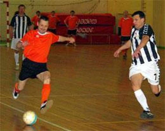 Senjorų salės futbolo pirmenybėse – identiškos rungtynės