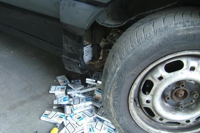 Tarp kontrabandinių cigarečių – ir nelegaliai gabenami vaistai