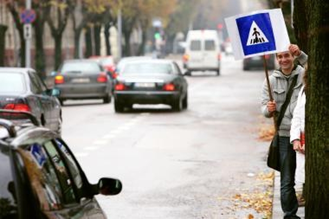 VDU studentai iškovojo perėją su šviesoforu 