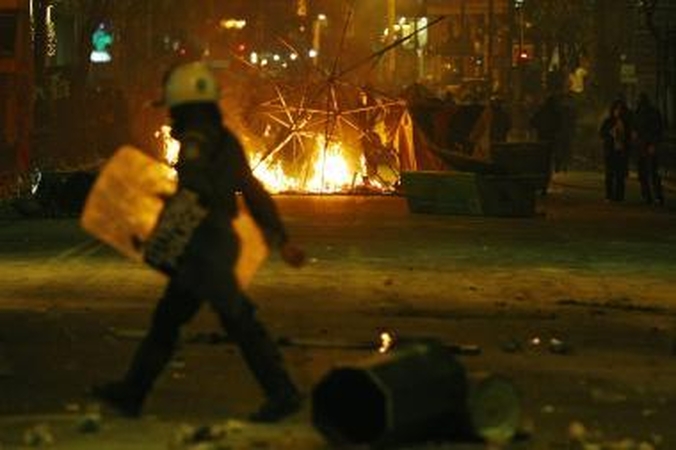 Graikai protestuoja prieš policijos savivalę