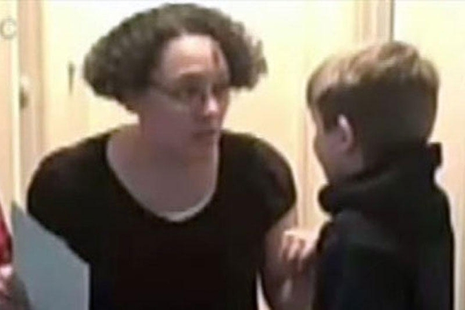 Už įsūnio baudimą amerikietė gavo pusę metų lygtinai