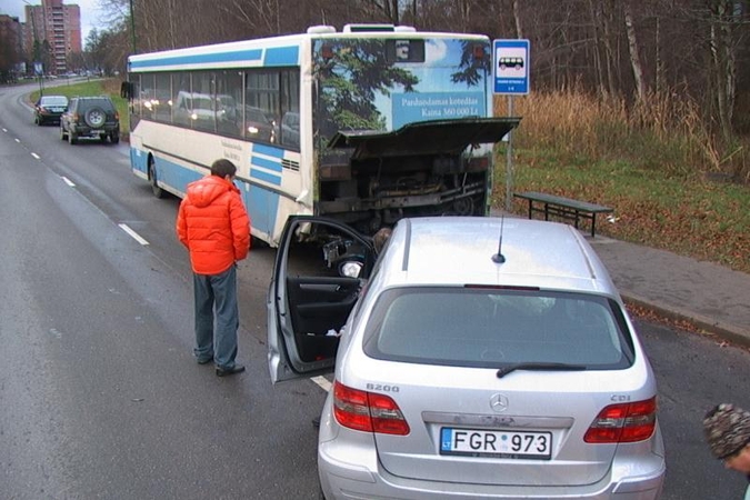 Uostamiestyje, Liepojos gatvėje automobilis trenkėsi į autobuso galą