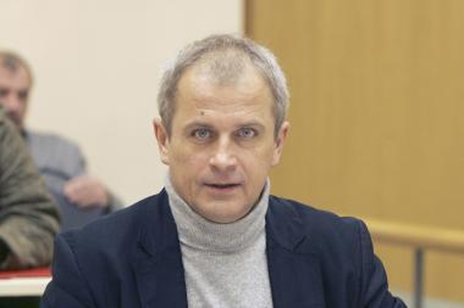 Įtariamasis auksinio tualeto byloje ieško užtarėjų Seime