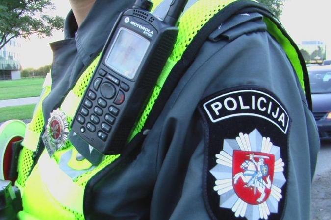 Klaipėdoje sulaikymo metu galvą į šaligatvį susitrenkęs vyras mirė