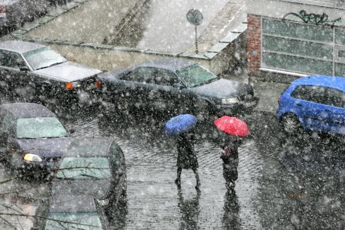 Šalies rytuose - šlapdriba ir sniegas