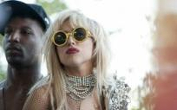Lady GaGos naujas stilius – nuogumas per tinklelį 