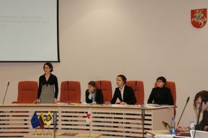 Pabėgėlių teise besidomintys studentai inscenizavo teismo procesą