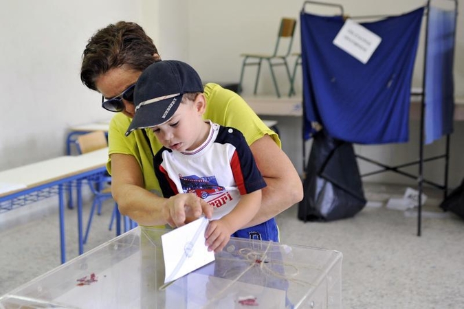 Graikija: rinkimus laimėjo partijos, pritariančios taupymo priemonėms