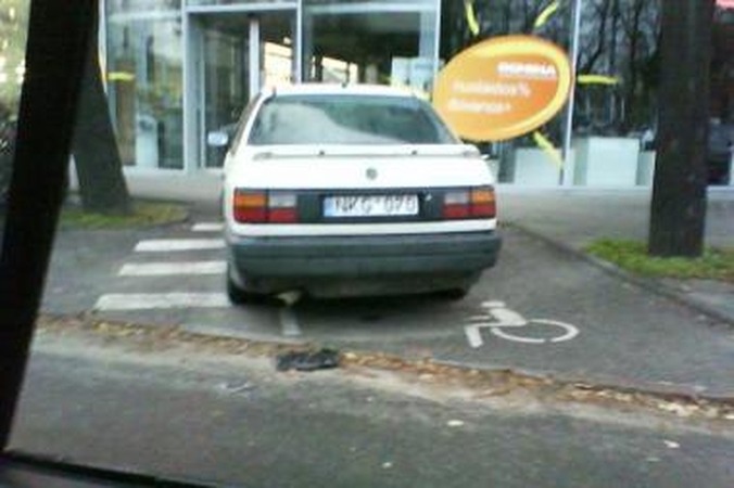 Neįgaliuoju apsimetęs policininkas įspėtas