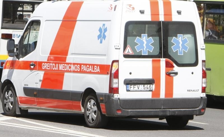 Šakių rajone apvirtus automobiliui, nukentėjo dvi 18-metės