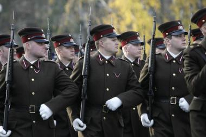 Latvijos armijai pritrūko pinigų