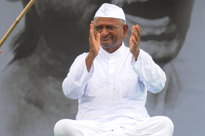 Indijoje kovos su korupcija aktyvistas A.Hazare pradėjo viešą bado akciją