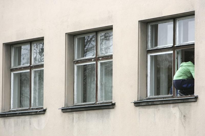 Ukmergėje pro ligoninės langą iškrito ir mirė pacientė