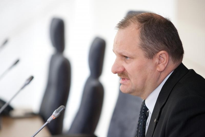 Komisija prašo Seimo verdikto, tuomet spręs dėl K.Komskio