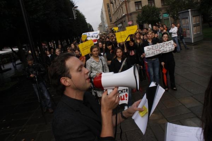 Studentai išsiuntė 3 tūkst. protesto laiškų į Vyriausybę (papildyta 14.15)