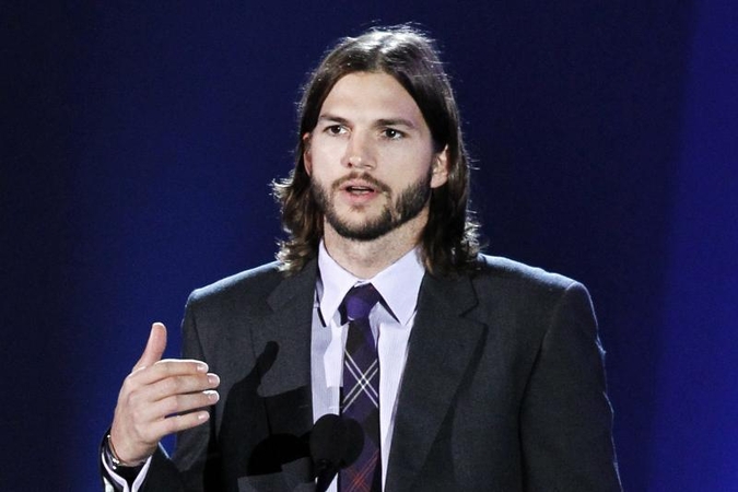 Ashtonas Kutcheris naujame biografiniame filme vaidins Steve'ą Jobsą