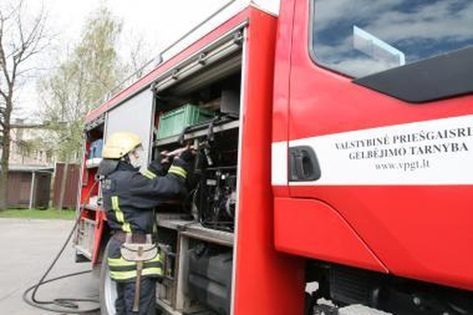 Klaipėdoje ir vėl degė automobilis