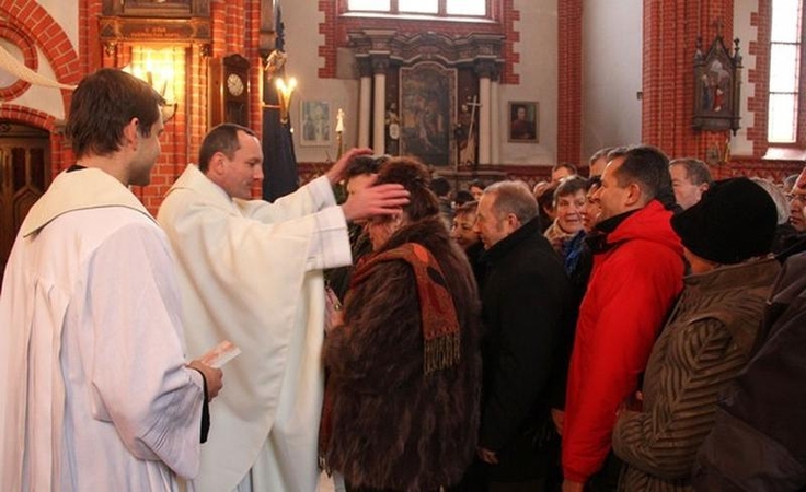 Palangos bažnyčioje įžadus atnaujino daugiau nei 100 porų (foto)  