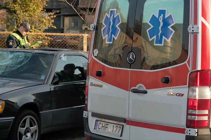 Klaipėdos centre – kariškė sudaužė tris mašinas