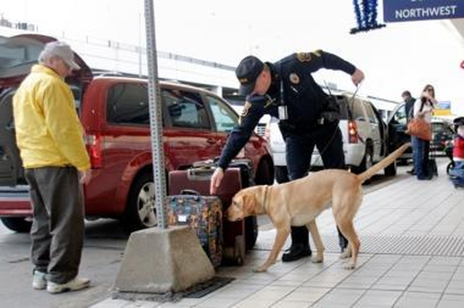 Pasaulio oro uostuose sustiprintas saugumas po išpuolio prieš JAV keleivinį lėktuvą