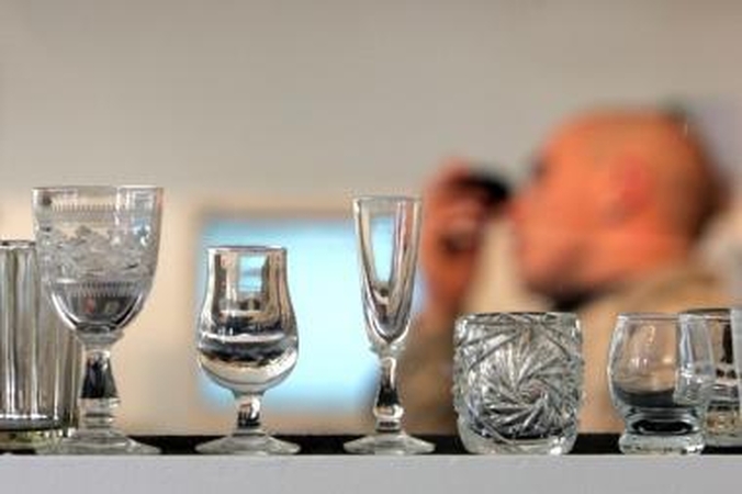 Nepažįstami sugėrovai iš vyro banko kortelės pavogė tūkstančius