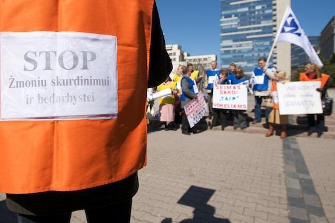 Seimas nenusprendė, ar nemokėti pinigų pirmosiomis ligos dienomis