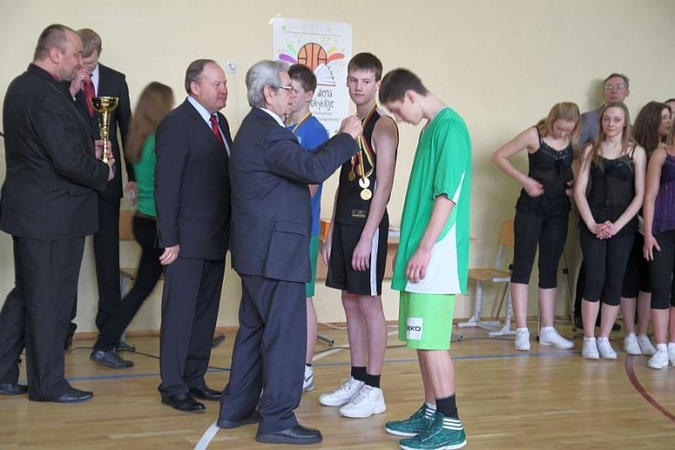 Krepšinio virusas tęsia kelionę po Kauno rajono mokyklas