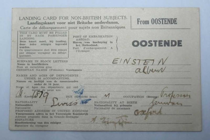 Britanijoje rasta A. Einšteino imigracinė kortelė