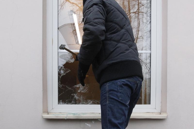 Prienų rajone iš namo verandos pavogta 45 tūkst. litų