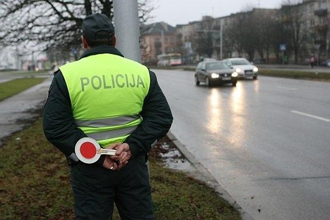 Kauno policininkai kaltinami reikalavę kyšio iš blaivaus vairuotojo