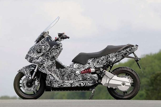 BMW žengia į motorolerių rinką