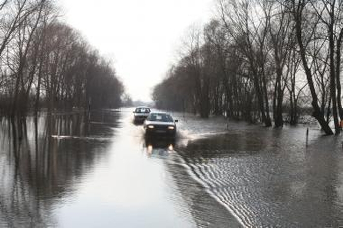 Dėl potvynių - 84 km kelių yra neišvažiuojami