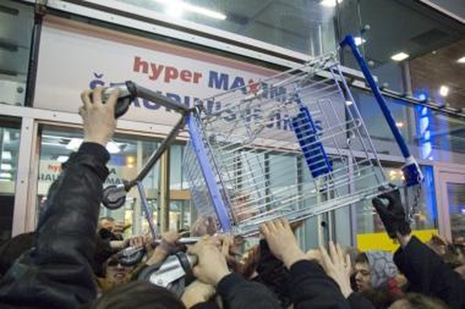 "Maxima" atpigino tūkstantį būtiniausių maisto produktų