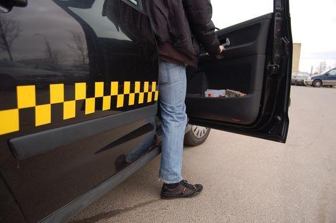 Teismas leido suimti sostinės taksi vežėjų asociacijos vadovą