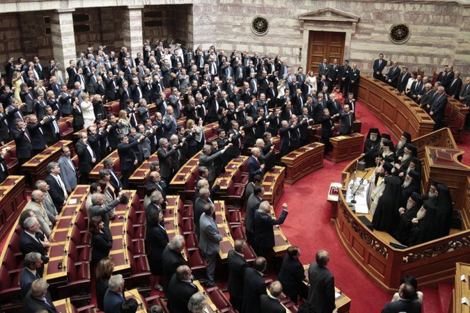 Graikijoje prisaikdinti parlamentas ir laikinoji vyriausybė