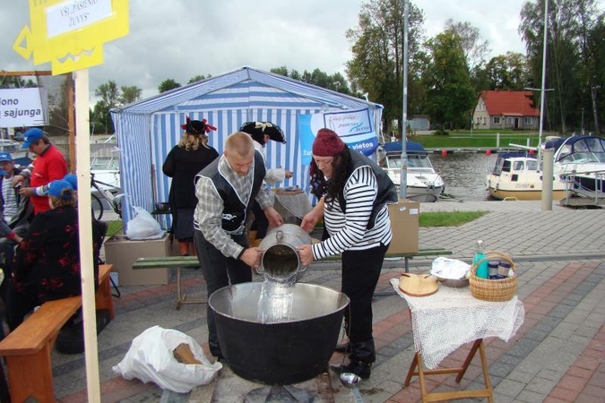 Klaipėdiečiams išdalins 50 litrų žuvienės