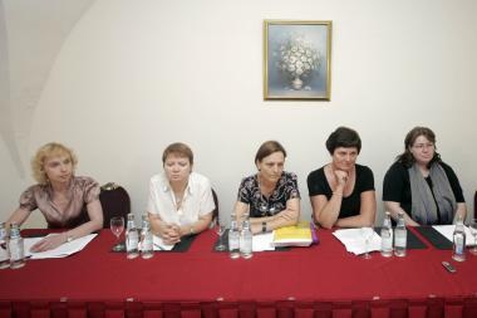Valstybė pozicija - sodinti vaikus į invalidų vežimėlius