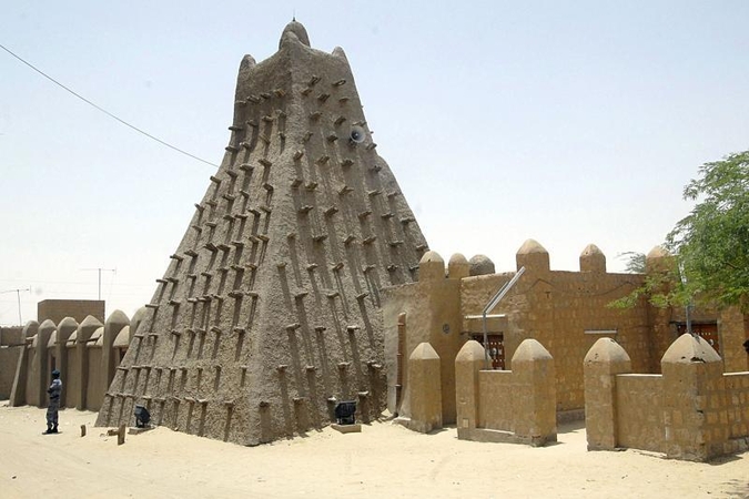 Ginkluoti islamistai naikina Tombuktu miesto religines šventoves