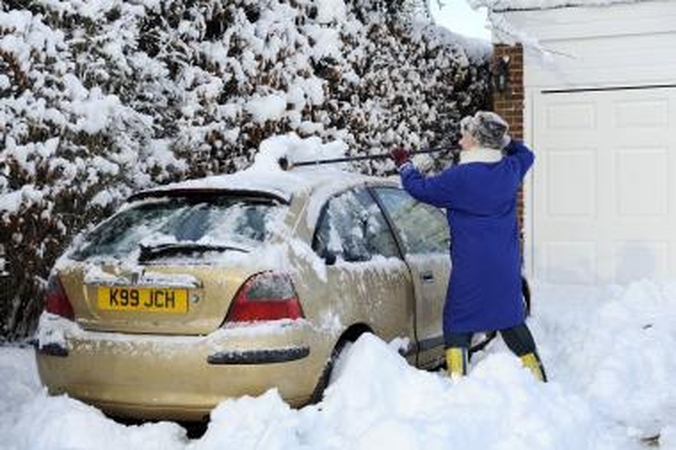 Didžiąją Britaniją apėmę šalčiai ir pūgos nusinešė dviejų žmonių gyvybes