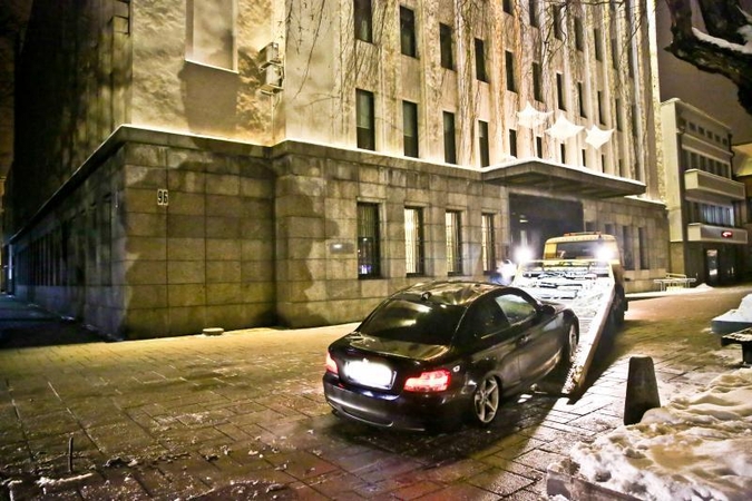 Po bandymo pasivažinėti Laisvės alėja prabangų BMW teks remontuoti