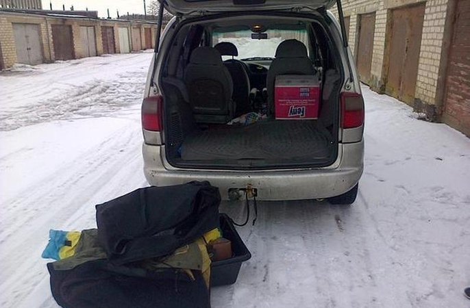 Mažeikiškis maišus su baltarusiškomis cigaretėmis krovė į garažą