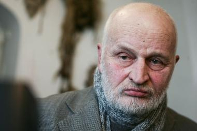 K.G.Cieminis: kuria kaukes, bet pats po jomis nesislepia
