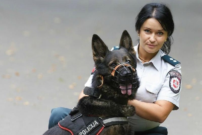Policininkės vasarai išsireikalavo atviresnių apdarų