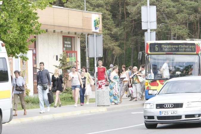 Klaipėdos pajūris dūsta nuo poilsiautojų automobilių