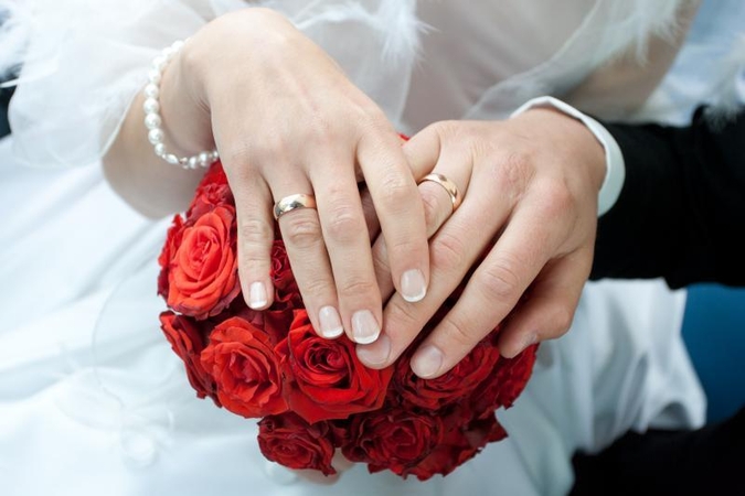 Teismai panaikino keturias fiktyvias lietuvių ir užsieniečių santuokas