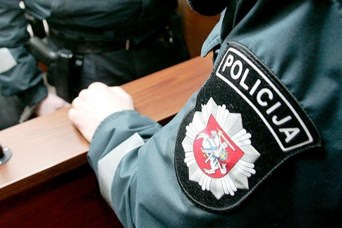 Siūloma dvigubinti baudas už pasipriešinimą pareigūnams