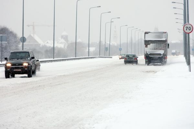 Eismo sąlygos ryte buvo permainingos