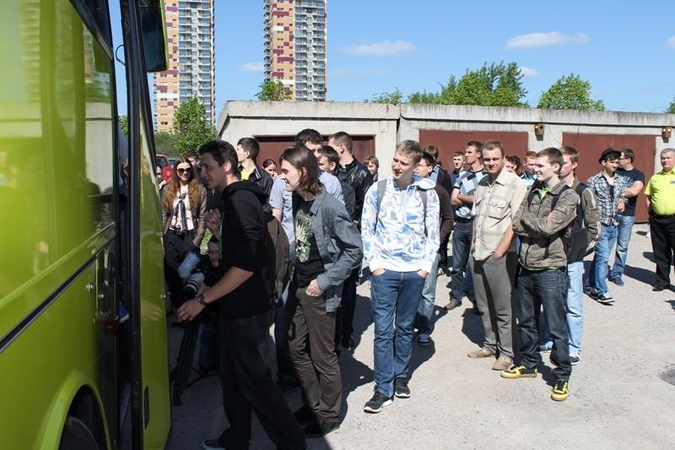 Į 54 vietų autobusą tilpo 161 studentas 